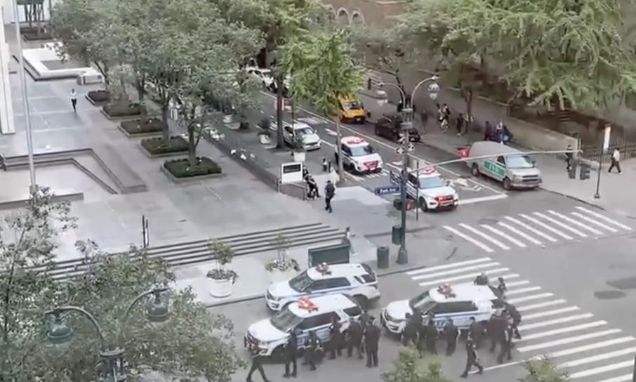 न्यूयोर्कको म्यानह्याटनमा बन्दुकधारीको गोली लागेर  एक प्रहरी सहित ५ जनाको मृत्यु